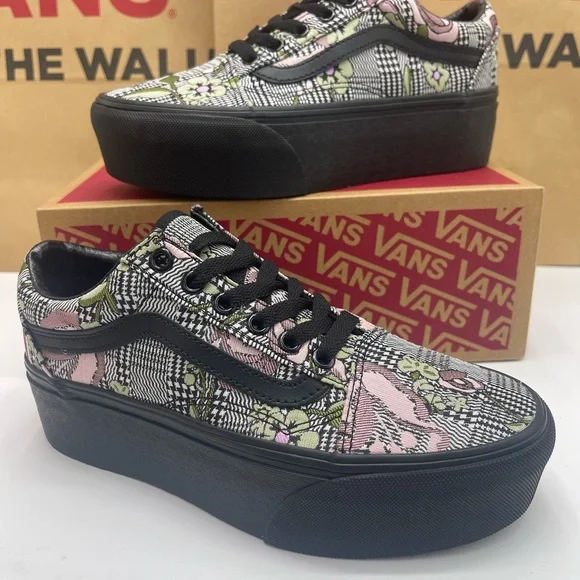 Vans Women's Old Skool Stackform Platform Sneakers
Tapestry Floral B
VN0009PZBM8 - Picture 1 of 16